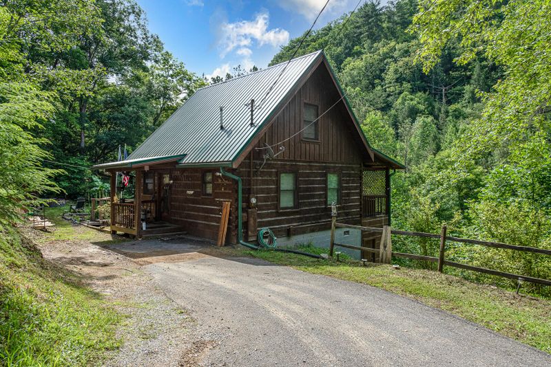 2922 Lightfoot Way, Sevierville, TN 37862