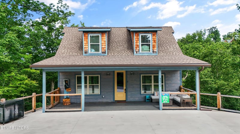 2922 Lightning Strike Dr, Sevierville, TN 37876