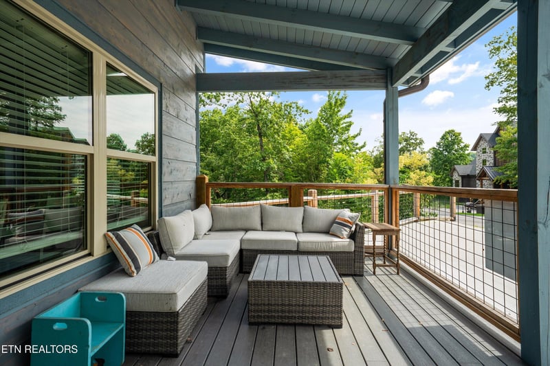 2922 Lightning Strike Dr, Sevierville, TN 37876