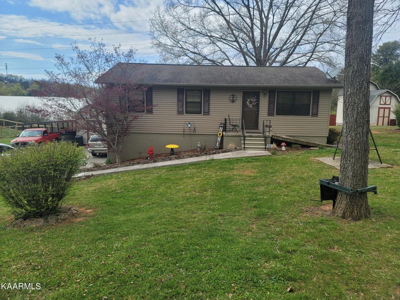 2924 Glenn Rd, Louisville, TN 37777