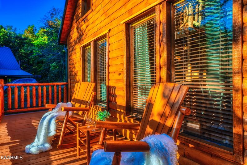 2924 Pine Haven Dr, Sevierville, TN 37862