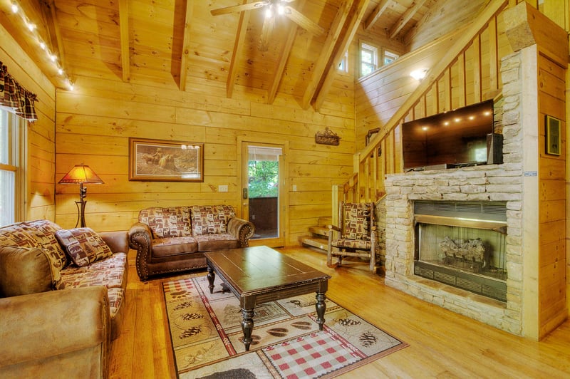 2924 Raven Fork Cir, Sevierville, TN 37863