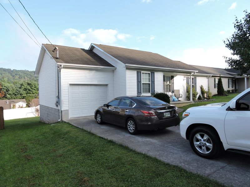 2925 Carbine Ln, Knoxville, TN 37918
