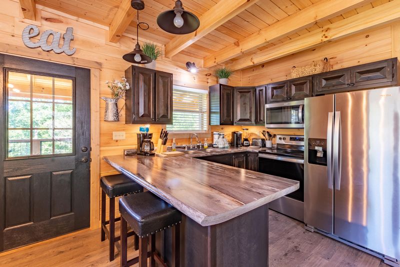 2926 Joyner Hills Ln, Sevierville, TN 37876