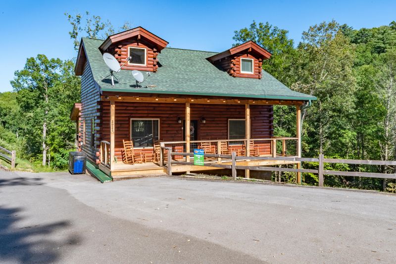 2926 Joyner Hills Ln, Sevierville, TN 37876