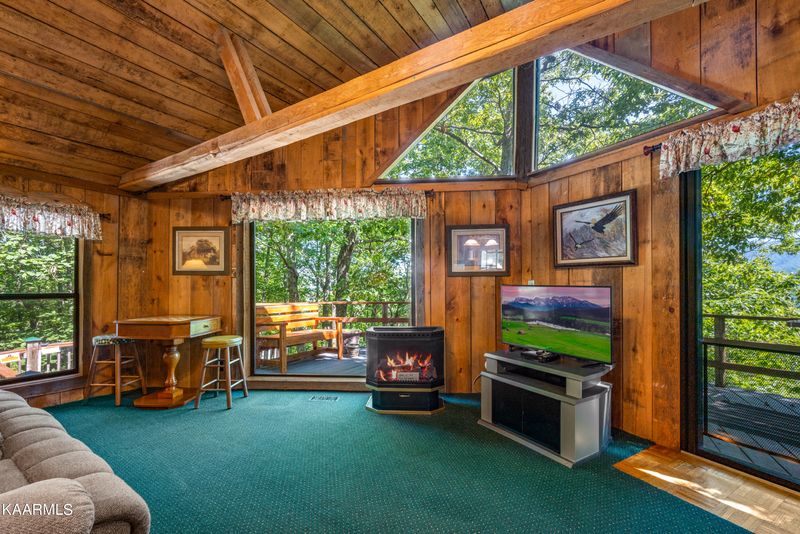 2928 Mockingbird Way, Pigeon Forge, TN 37862