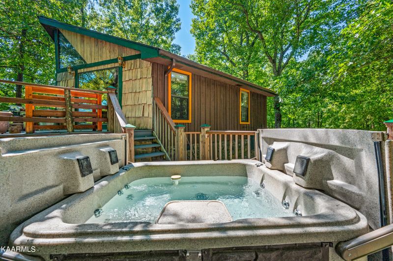 2928 Mockingbird Way, Pigeon Forge, TN 37862