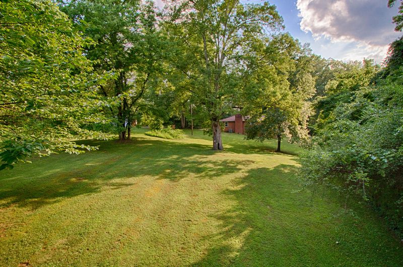 2929 Little Dug Gap Ln, Louisville, TN 37777