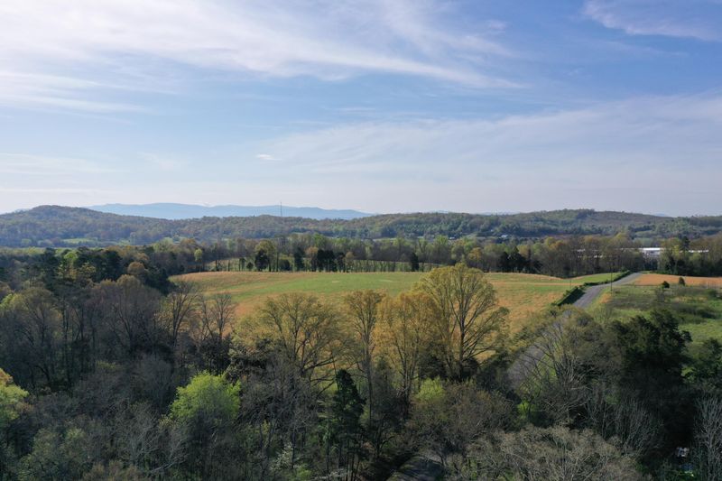 293 Lakeside Meadows Cir, Madisonville, TN 37354