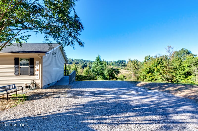 293 Lillian Ln, Maynardville, TN 37807