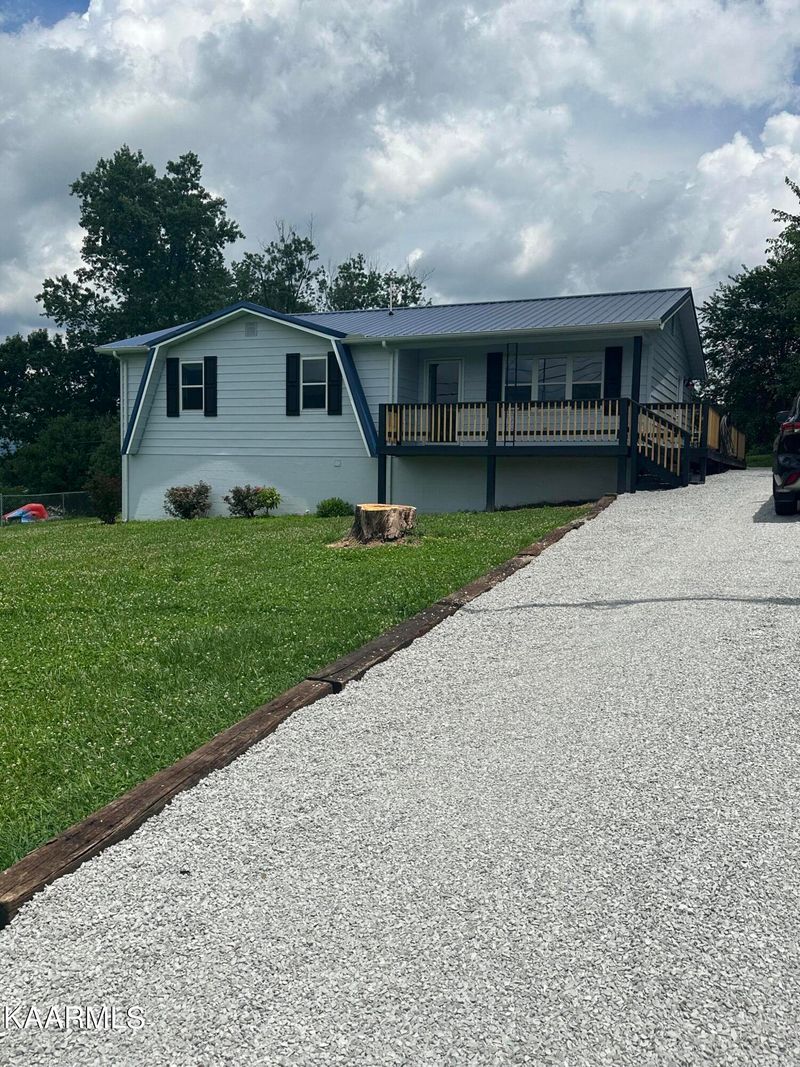 293 Valley View Rd, Lafollette, TN 37766