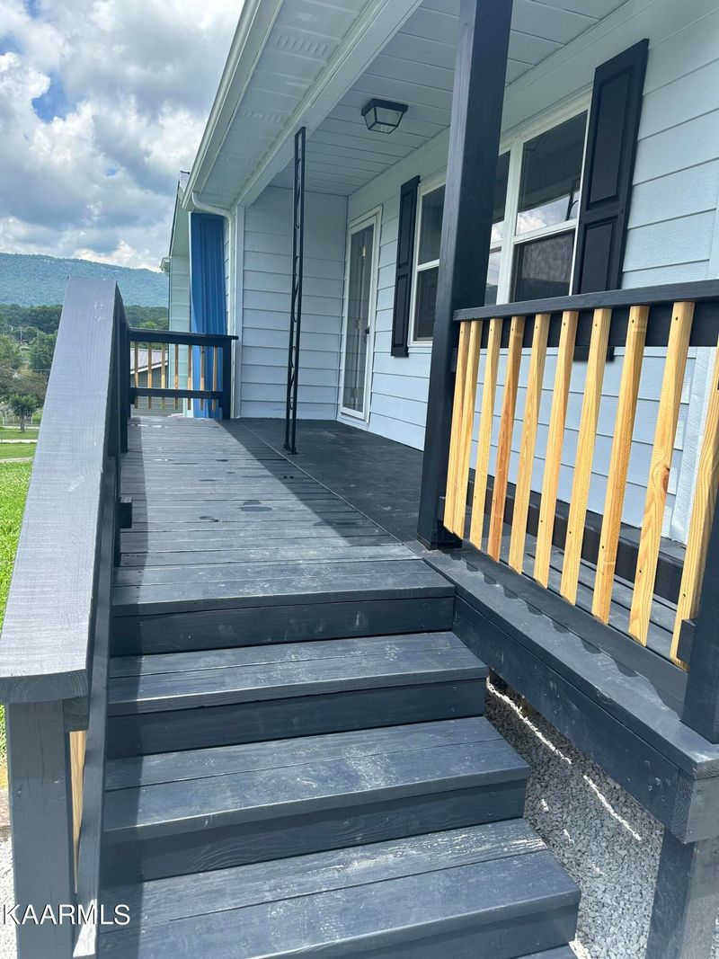 293 Valley View Rd, Lafollette, TN 37766