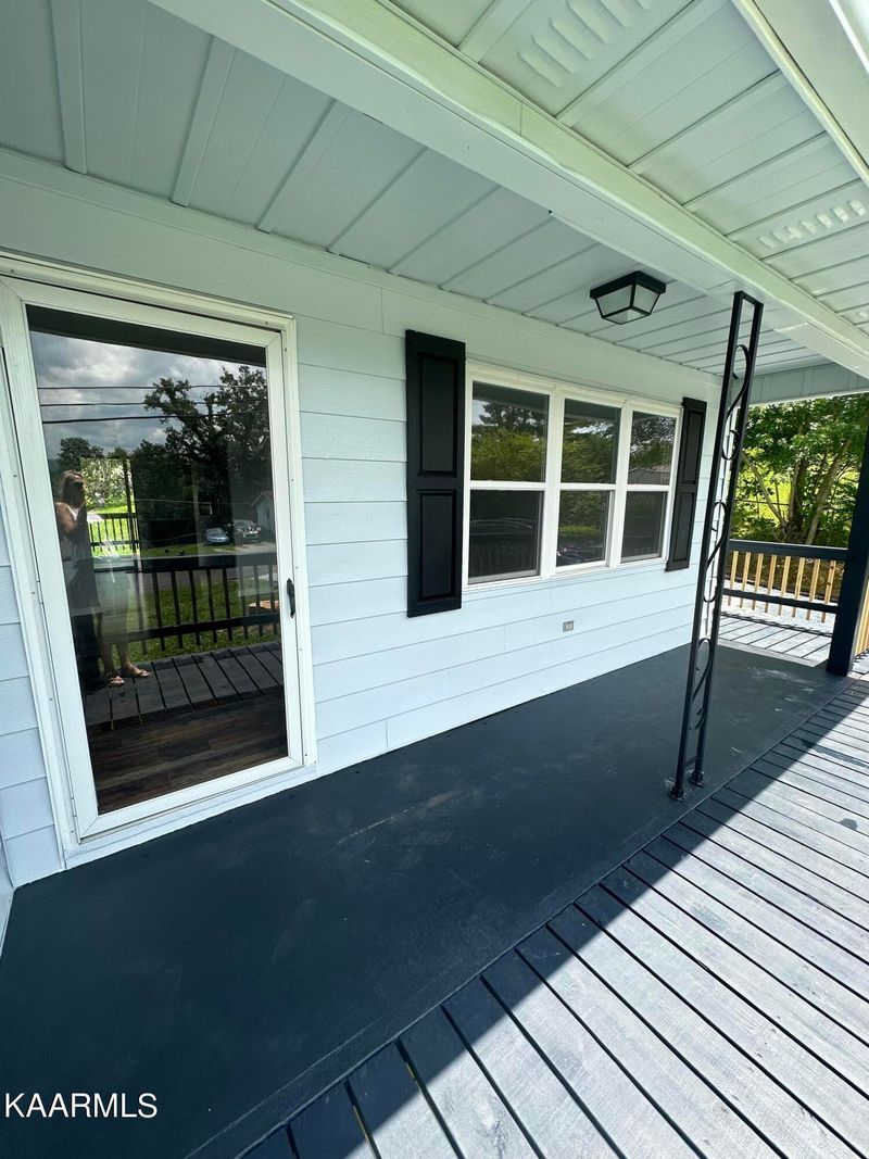 293 Valley View Rd, Lafollette, TN 37766
