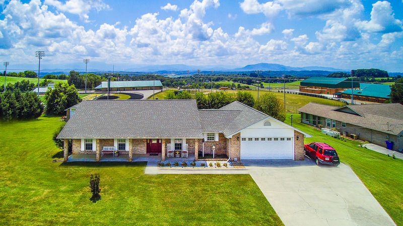 2930 Oak Top Ct, Kodak, TN 37764