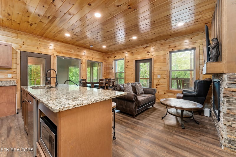 2932 Ginas Way, Sevierville, TN 37862