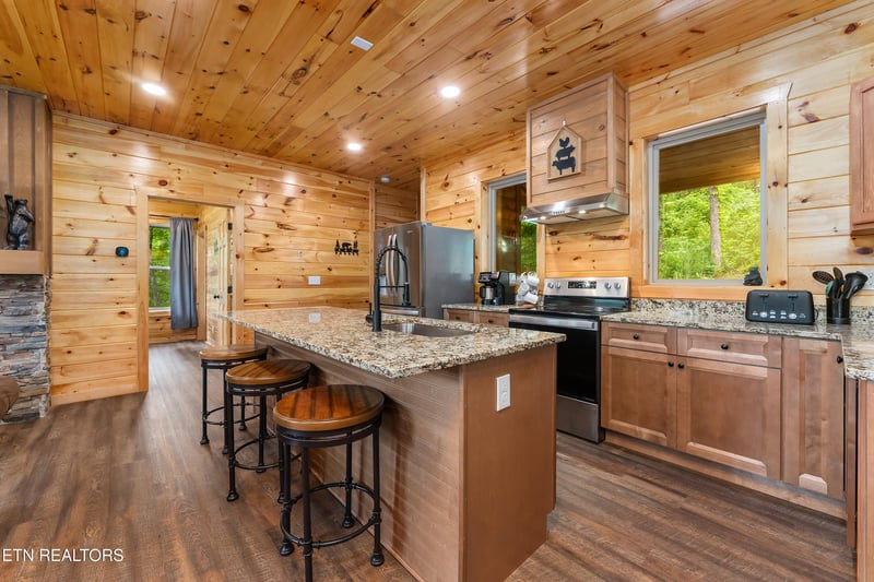 2932 Ginas Way, Sevierville, TN 37862