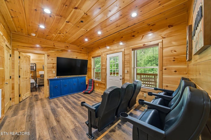 2933 Fiddlers Creek Way, Pigeon Forge, TN 37863