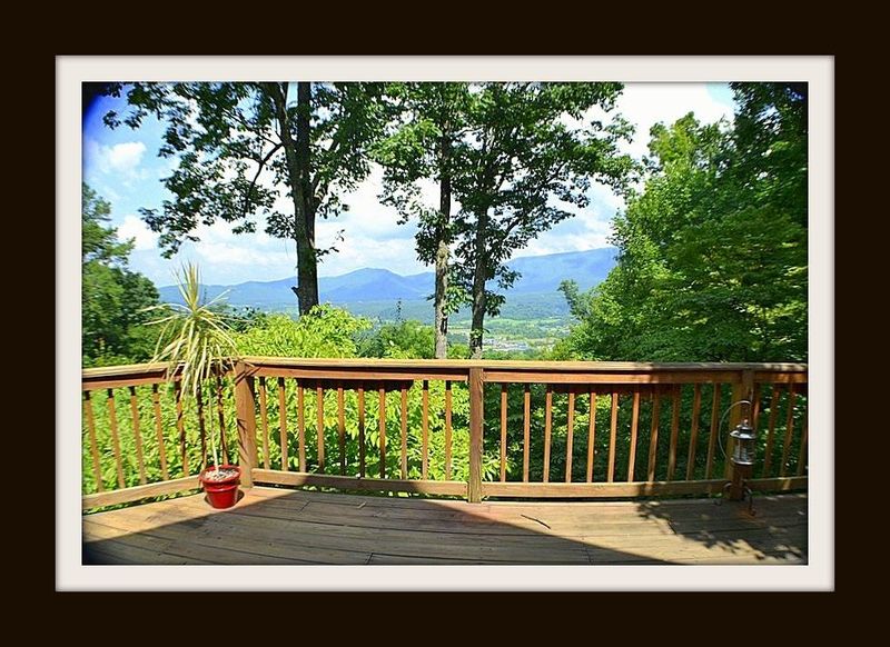 2934 Mockingbird Way, Sevierville, TN 37862
