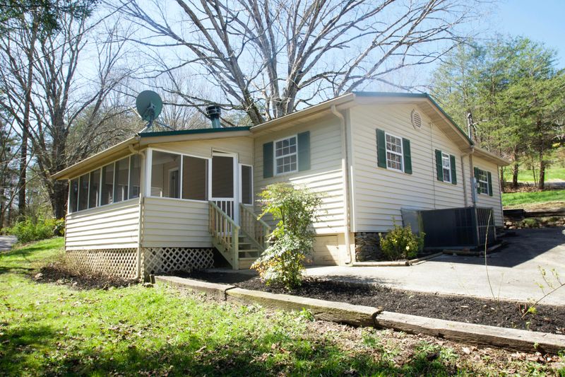 2937 Allegheny Loop Rd, Maryville, TN 37803