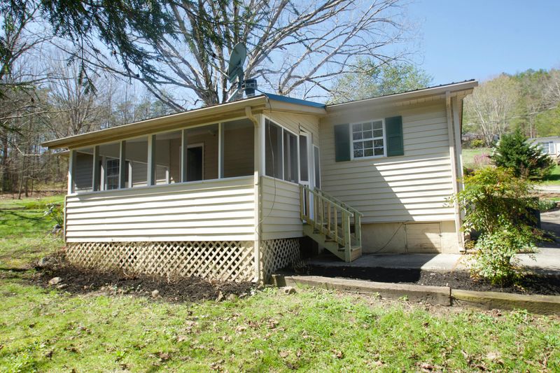 2937 Allegheny Loop Rd, Maryville, TN 37803