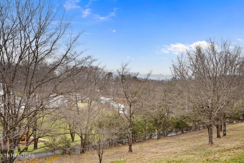 2938 Kathy Dr, Kodak, TN 37764