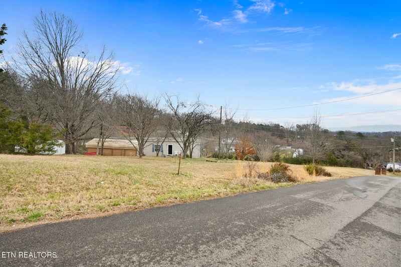 2938 Kathy Dr, Kodak, TN 37764