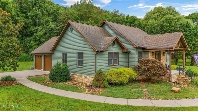 2939 Deep River Dr, Sevierville, TN 37876