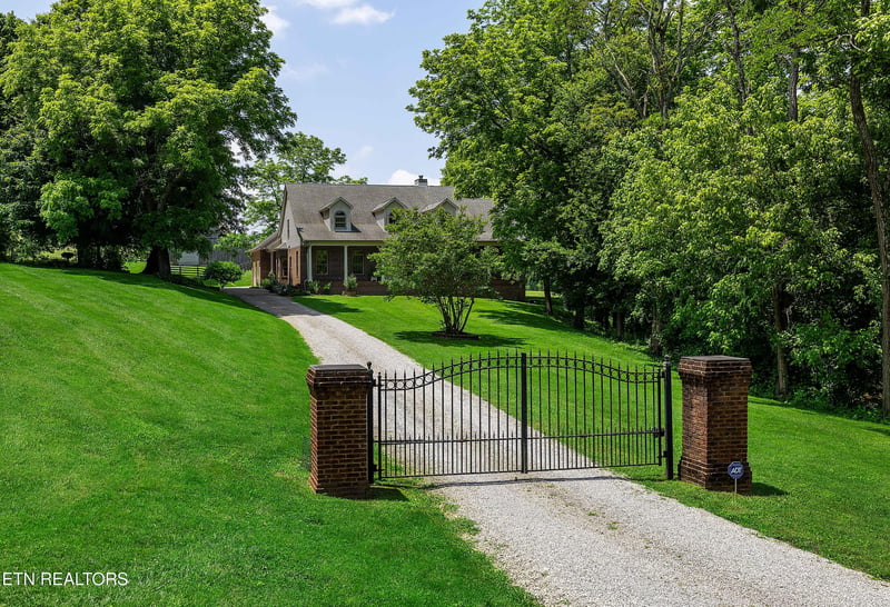 2939 River Rd, Loudon, TN 37774