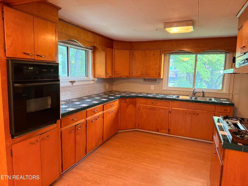 294 Highway 68, Crossville, TN 38555