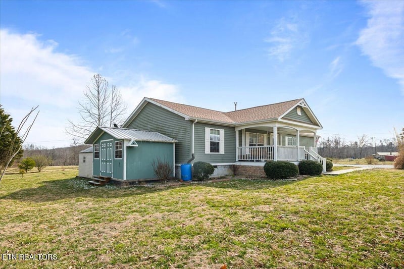 2940 Grave Hill Rd, Oneida, TN 37841