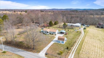 2940 Grave Hill Rd, Oneida, TN 37841