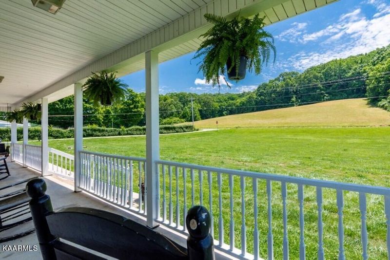 2941 Sugar Grove Valley Rd, Harriman, TN 37748