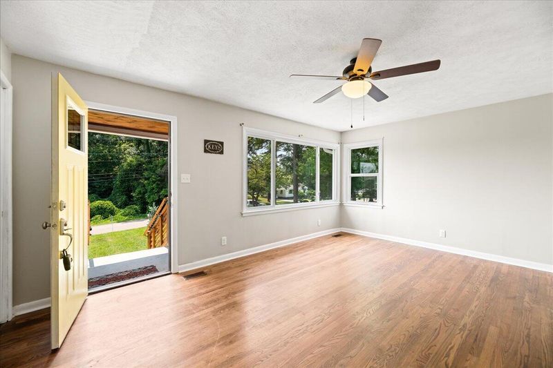 2943 Cecil Ave, Knoxville, TN 37917