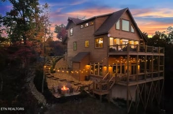 2943 Lightning Strike Dr, Sevierville, TN 37862