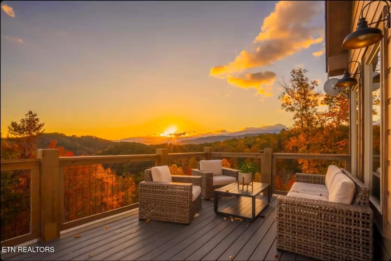 2943 Lightning Strike Dr, Sevierville, TN 37862