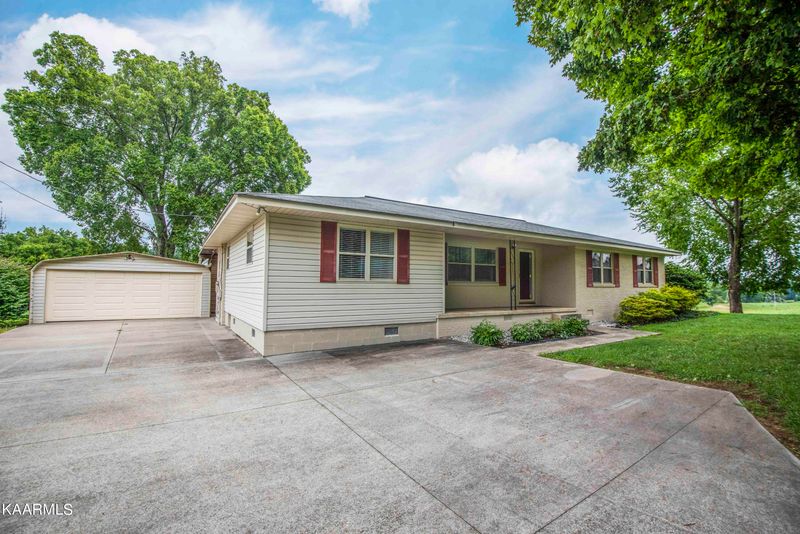2943 Sugar Grove Valley Rd, Harriman, TN 37748
