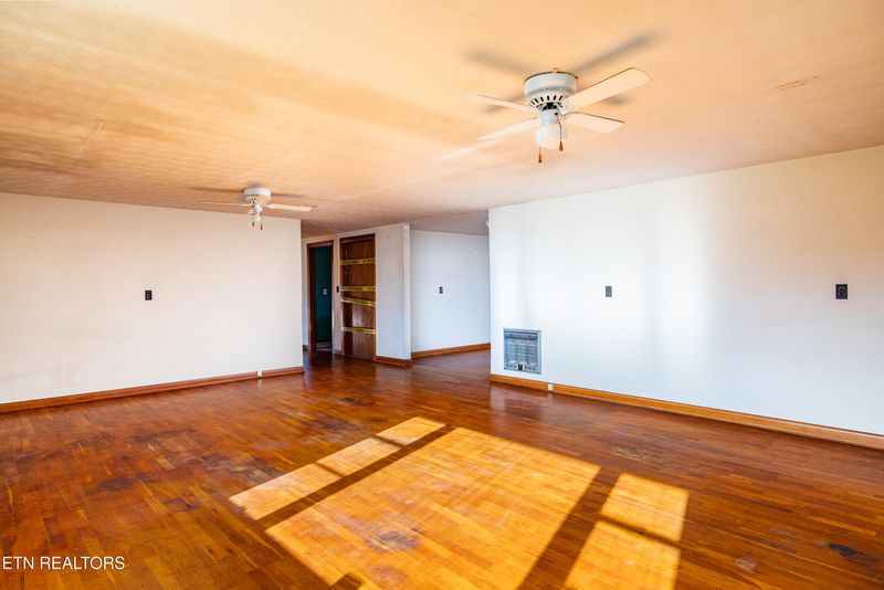 2944 Wilkinson Pike, Maryville, TN 37803