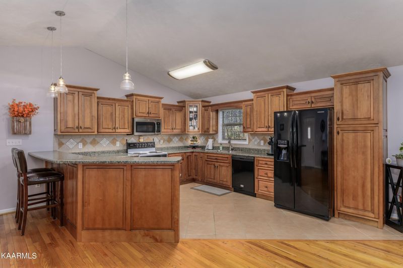 2945 Inman Bend Rd, Morristown, TN 37814