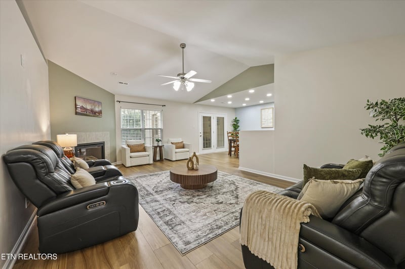 2947 Country Meadows Ln, Maryville, TN 37803