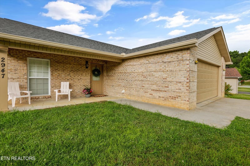 2947 Country Meadows Ln, Maryville, TN 37803