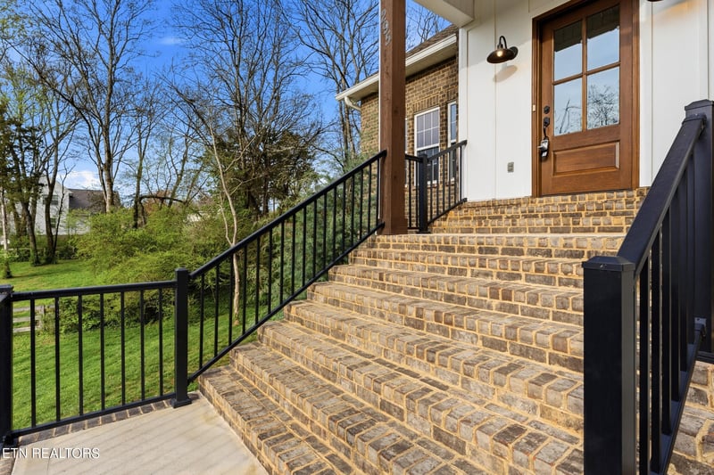 295 Caulderwood Ln, Lenoir City, TN 37771