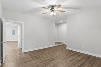 295 Caulderwood Ln, Lenoir City, TN 37771