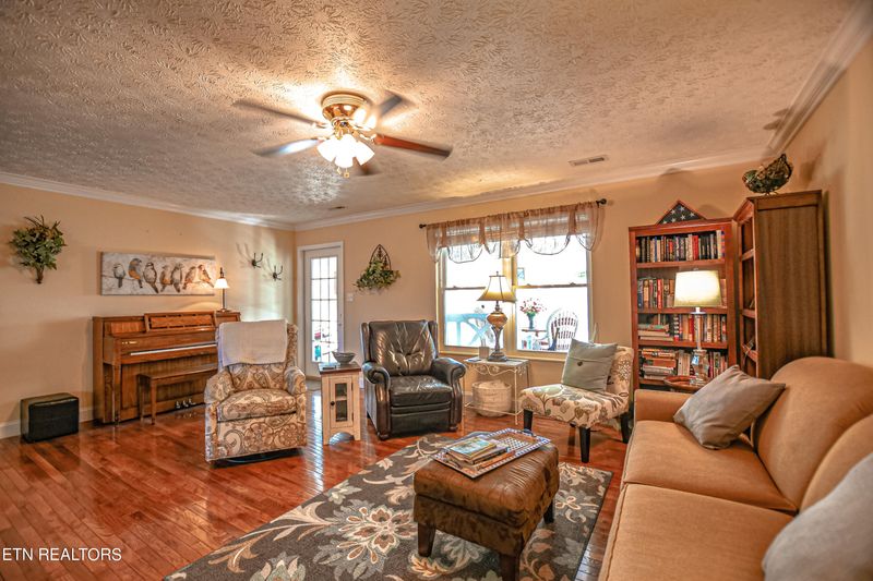 295 River Rd, Jacksboro, TN 37757