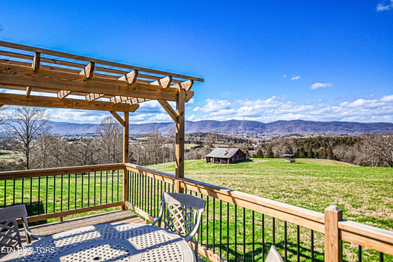 295 River Rd, Jacksboro, TN 37757