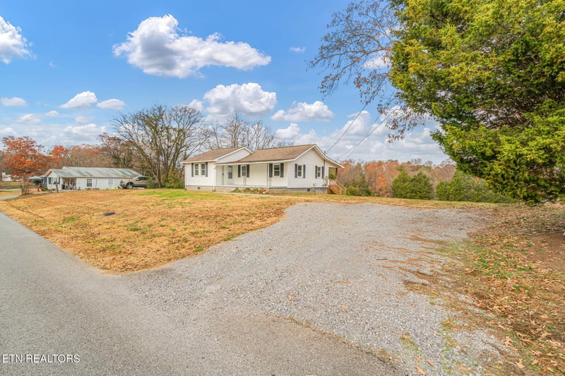 2950 Craigs Chapel Rd, Greenback, TN 37742