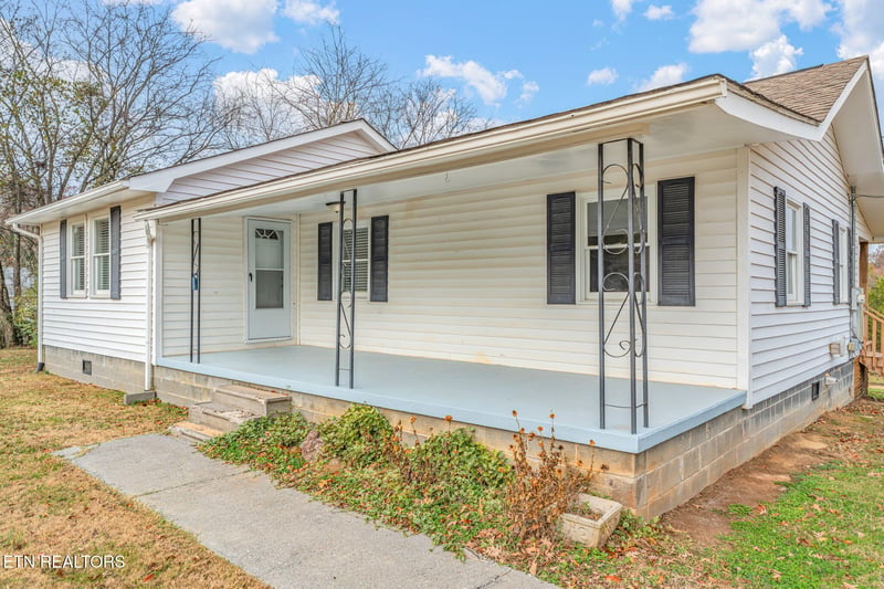 2950 Craigs Chapel Rd, Greenback, TN 37742