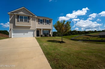 2950 Sagegrass Dr, Louisville, TN 37777
