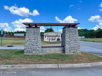 2950 Sagegrass Dr, Louisville, TN 37777