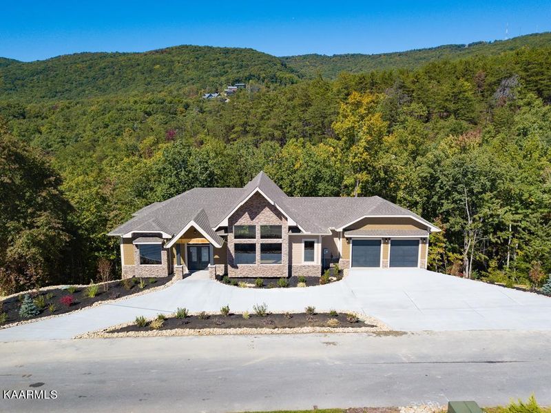 2950 Smoky Bluff Tr, Sevierville, TN 37862