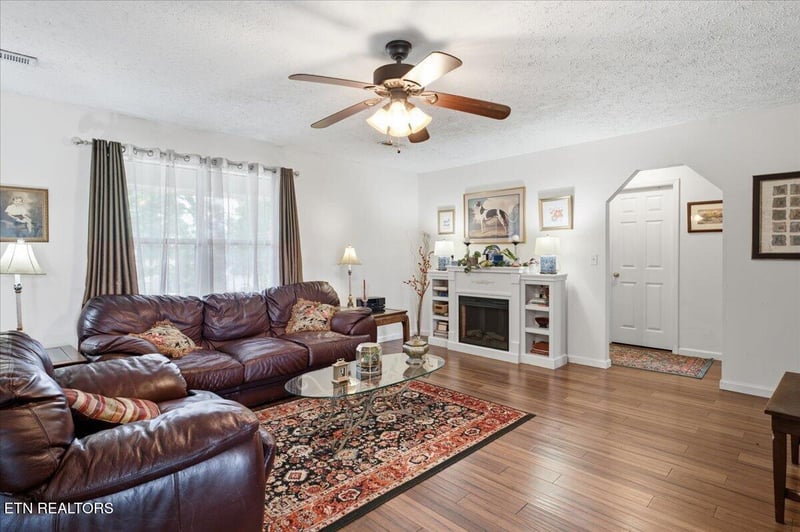 2953 Oak Top Ct, Kodak, TN 37764